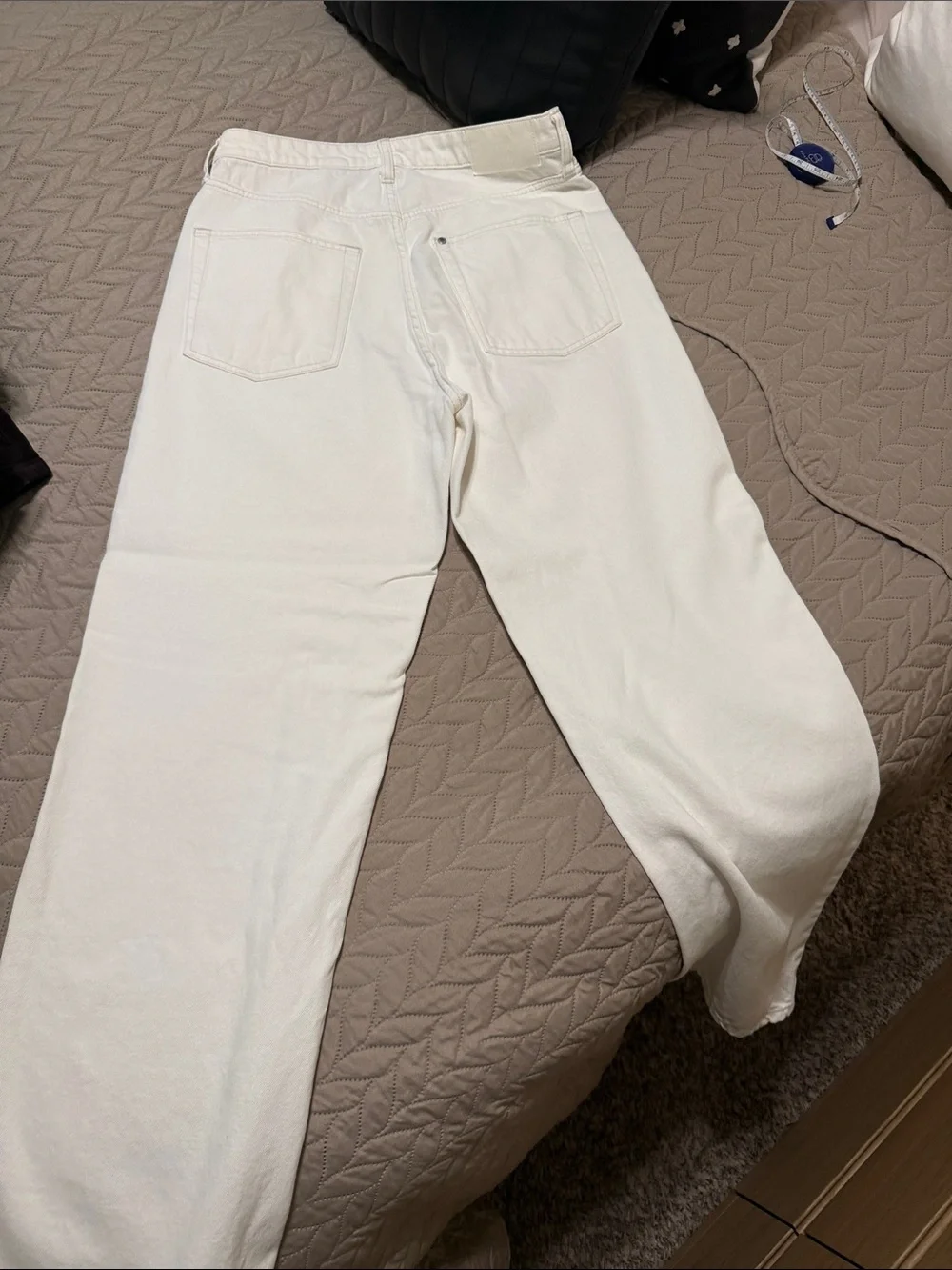H&M BONE WHITE JEANS